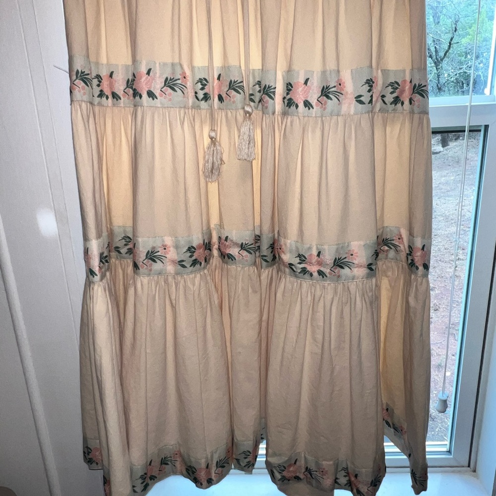 Ivy City Floral Cream Midi Dress - Picture 3 of 8